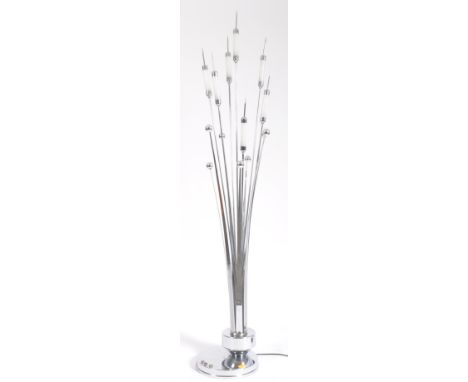 A vintage mid 20th century circa 1970s chrome metal 7-light floor standing lamp. The lamp having reeds shaped shades surround