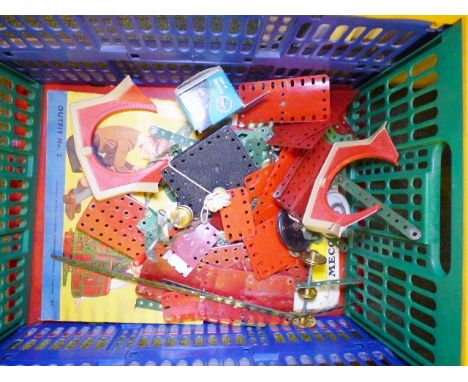 VINTAGE MECCANO. Box of mixed vintage Meccano