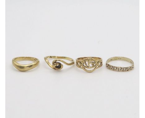 Four 9ct gold rings, shaped wedding ring, size J, swirl size O, Mackintosh pattern , size K, and a herringbone band ring, siz