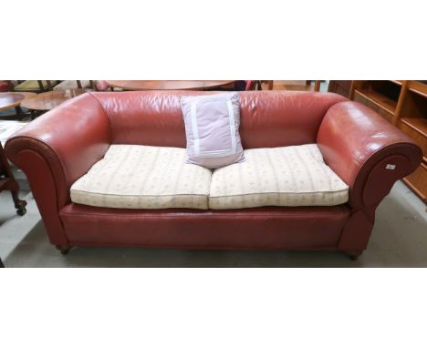 A 20th century leather upholstered club style drop end settee with upholstered cushions, 73cm high x 190cm wide x 84cm deep C