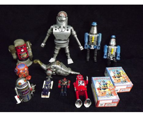 Hong Kong Robot and Transformer collection. Dr Who K1 silver plastic robot, 2 x Bandai Kitara 'Collection 2' robots in boxes 