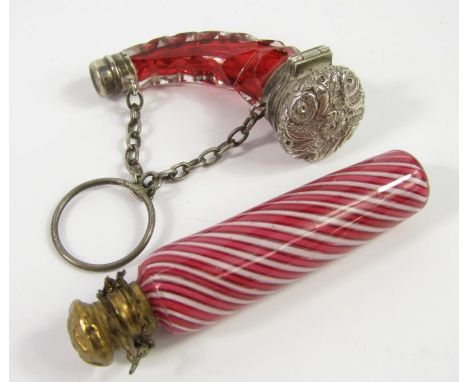 A late 19thC Continental scent bottle, of cylindrical form with white and red spiral fluting, gilt hinged lid and safety chai