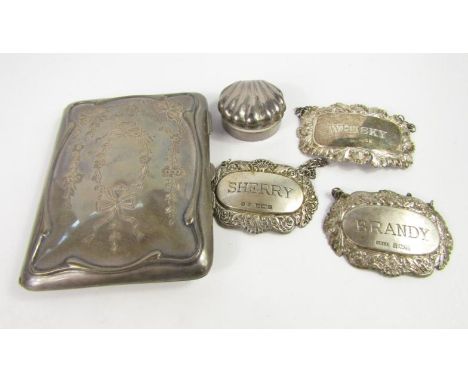 A silver purse engraved with flower and bows, three silver decanter labels and a scallop shell shaped pill box, 4.95oz, (4).