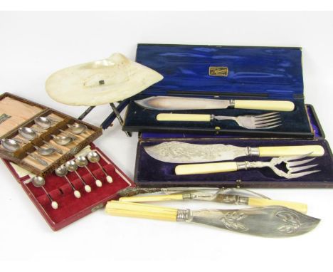 Five silver coffee spoons with mother of pearl terminals, Sheffield 1966, cased, George V silver cake knife, Sheffield 1910, 