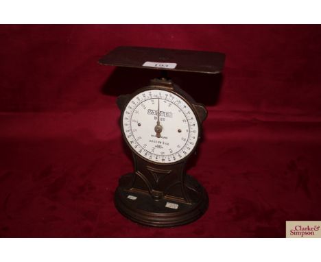 A Salter No.25 set of postal scales to weigh 32ozs by ¼oz increments
