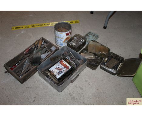 A vintage oil can, various hand tools, accessories etc.