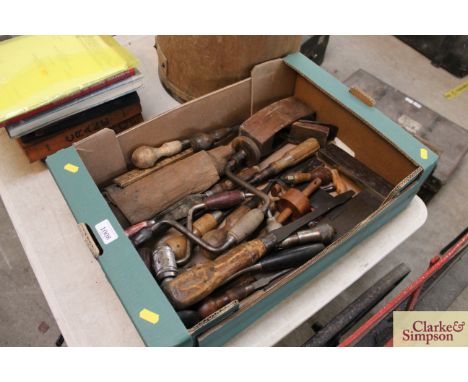 A tray box and contents of various tools