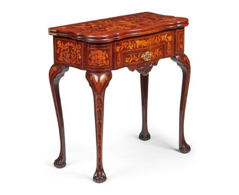 DUTCH WALNUT MARQUETRY DOUBLE FOLD CARD TABLE MID 18TH CENTURY the fold-over hinged top opening to a baize playing surface wi