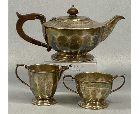 MAPPIN & WEBB THREE PIECE SILVER TEA SERVICE, comprising squat form tea pot, wood effect handle and knop, 14 (h) x 27 (across