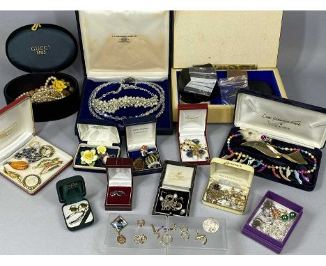 14CT, 9CT, SILVER & COSTUME JEWELLRY COLLECTION, notable items include a St Christopher pendant, pair rope twist earrings, pa