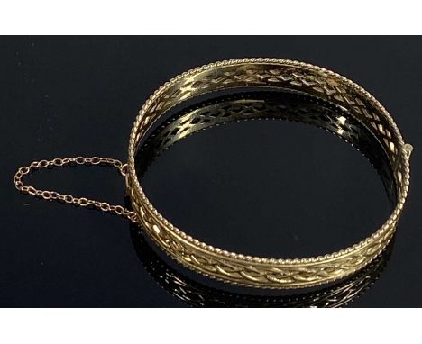CLOGAU WELSH 9CT GOLD BANGLE, slide up clasp, safety chain and hinge, rope twist outer rims, central pierced twisted plait de