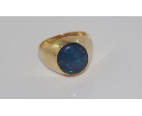 9ct rose gold ring with opal weight: approx 10.7 grams, size: T/9