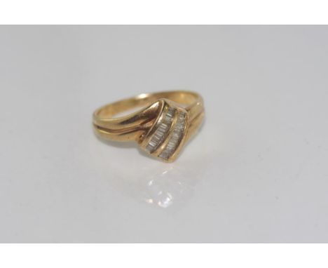 9ct yellow gold, baguette cut diamond ring weight: approx 2.8 grams, size:  M-N/6