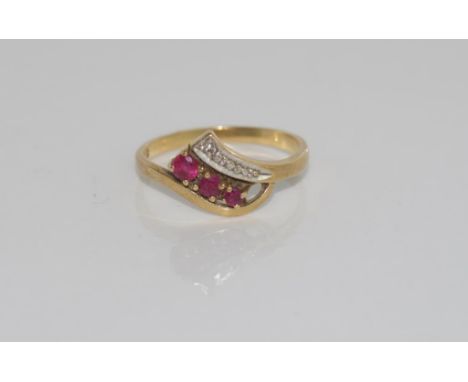 9ct yellow gold, stone set ring weight: approx 1.7 grams, size: M-N/6