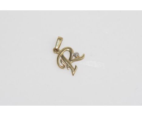 9ct gold "R"pendant weight: approx 0.6 grams