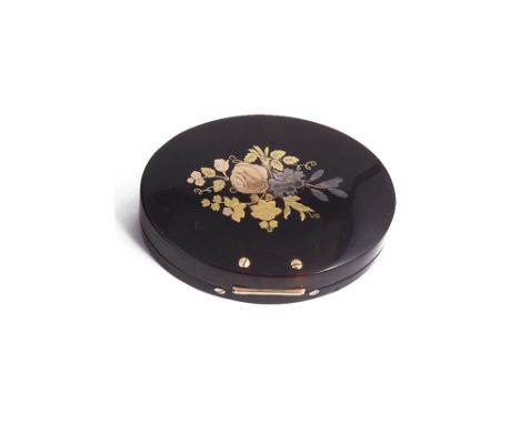 ˜A FRENCH TORTOISESHELL SNUFF BOX, PARIS, CIRCA 1760 oval, with gold and silver piqué of a bouquet of flowers, the underside 