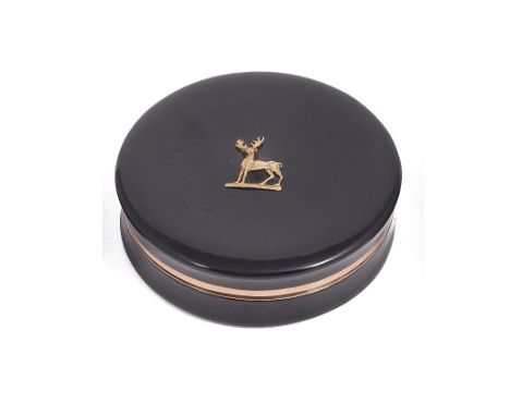 A GILT-METAL MOUNTED LACQUER SNUFF BOX, UNMARKED, ENGLISH, CIRCA 1820 plain circular, the hinged lid applied with a chased gi