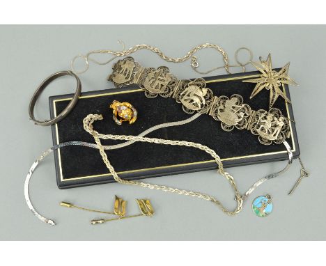 A SELECTION OF MAINLY SILVER AND WHITE METAL JEWELLERY to include an Egyptian design filigree bracelet, a small hinged silver