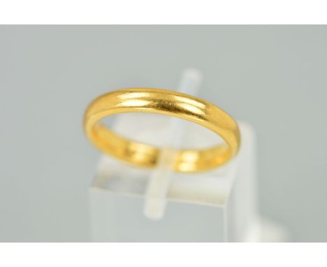 A 22CT GOLD BAND RING, designed as a plain band, hallmarked Birmingham 1957, width 3mm, weight 4.6 grams