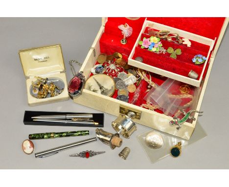 A BOX OF MAINLY JEWELLERY to include musical vintage jewellery box, a paste set salamander brooch, a Miracle pendant necklace