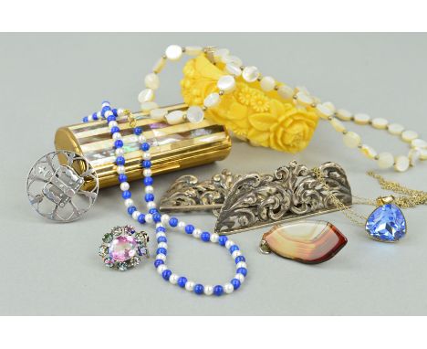 NINE ITEMS OF JEWELLERY to include a mother of pearl necklace, a scrolling buckle, a plastic bangle, a cylindrical hinged com