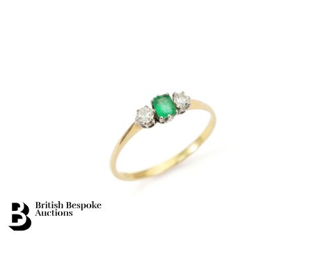 Antique 18ct yellow gold diamond and emerald ring. The ring set with an emerald approx 4 x 3mm with approx 10 pts of dias, si