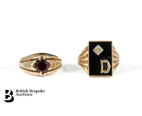 9ct yellow gold and onyx monogram ring, initialled D, size T, together with a gentleman's 9ct gold garnet ring, size U, appro