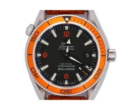 Stainless steel Omega Seamaster Planet Ocean 600M/2000ft Professional automatic calendar wristwatch, serial no. 81792740, bla