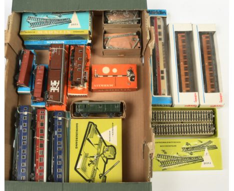 Marklin mixed group of Rolling Stock and other items (see photo). Conditions are generally Good to Excellent in Fair to Good 