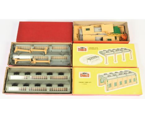 Hornby Dublo group of plastic Building Kits comprising of 5020 Goods Depot, 5005 Engine Shed and 5006 Engine Shed Extension. 