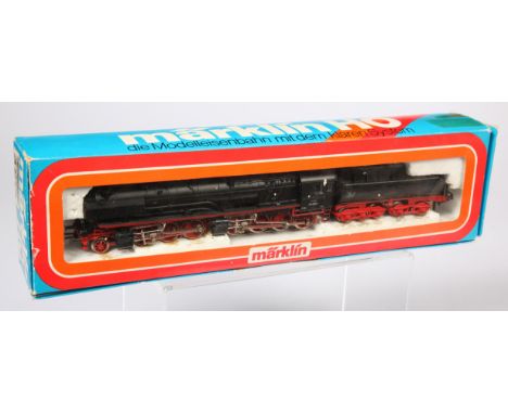 Marklin HO Gauge 3-rail 3102 2-6-8-0 DR Class 53 "Borsig" Experimental Locomotive No.53 0001 with 10-wheel Bogie Tender. Cond