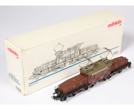 Marklin HO Gauge 3-Rail Ref 3352 Serie Ce 6/8 Crocodile Locomotive brown No. 14301. Condition is Excellent Plus to Near Mint 