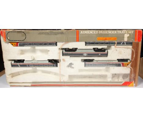 Hornby (GB) R543 Advanced Passenger Train Set containing 5-car Advanced Passenger Train with 2 x Trailer Cars, 2 x Articulate