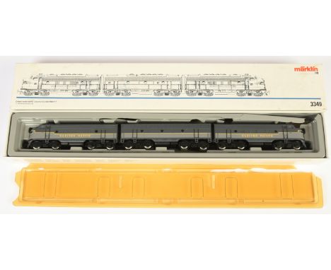 Marklin HO Gauge Ref 3349 Diesel Set containing Diesel Locomotive Bo-Bo GM EMDF7, Dummy End and Centre Car, with Electromotiv