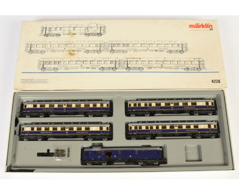 Marklin HO Gauge Ref 4228 Rheingold DGR 5-car set. Condition is Excellent Plus to Near Mint in generally Good box.