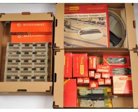 Tri-ang Hornby OO and Playcraft (Jouef) accessories - To include assembled Playcraft (Jouef) P730 Engine Shed Extension, Elec