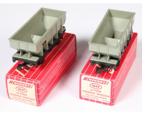 Hornby Dublo 2-rail pair of 4644 21-ton Hopper Wagons. Conditions are Excellent Plus to Near Mint in Good to Excellent boxes.