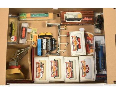 Hornby O Gauge, Electrotren, Bachmann mixed group of items to include Hornby O Gauge Platform Crane and other Items (see phot