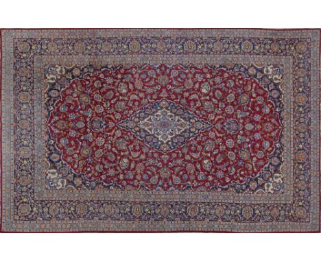 A Kashan Persian carpet with central motif and floral decoration. Mid 20th century. 348x227cm