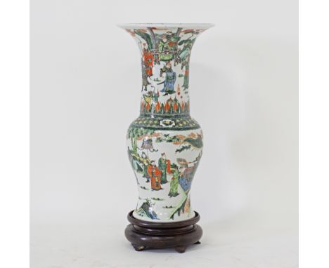 A Chinese porcelain Famille-Verte 'Romance of the Three Kingdoms' Yen Yen vase, Kangxi period (1662-1722). The ovoid body ris