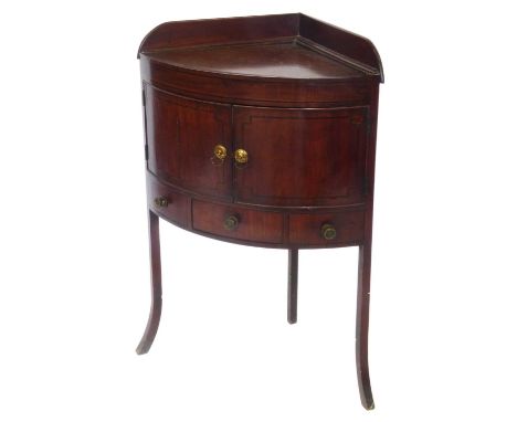 George III mahogany corner washstand, lift out shelf for wash bowl, 87cm (34") high.