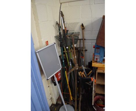 Quantity of assorted hand and garden tools