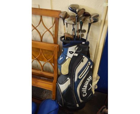 Golf caddy and quantity of clubs