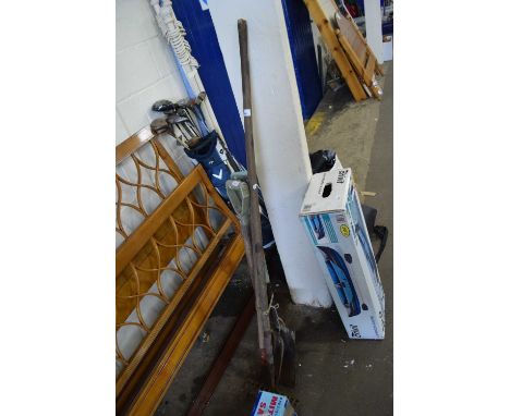 Quantity of garden tools
