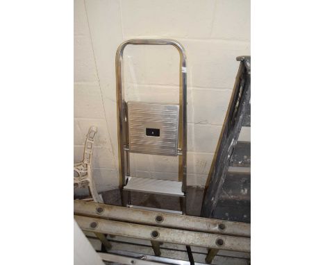 Folding step ladder