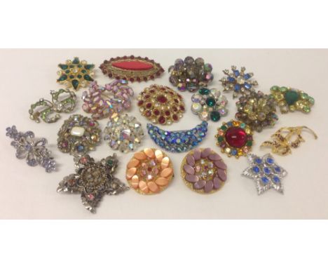 A collection of 20 vintage diamante brooches c1950s.
