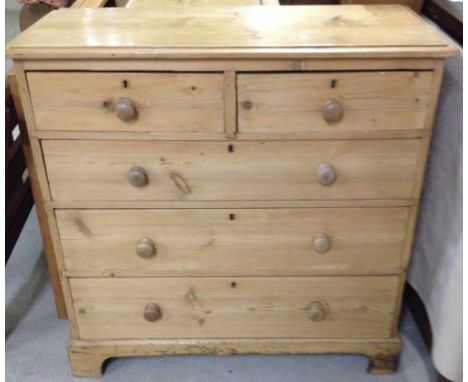 Vintage pine 2 over 3 chest of drawers.