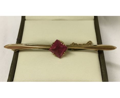 Vintage 9ct gold bar brooch set with large pink tourmaline, with safety chain. Approx 5.5cm.