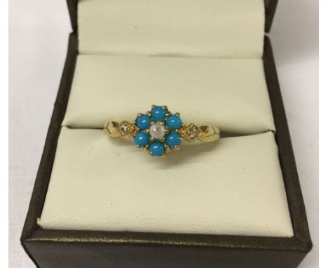 Pretty 9ct gold ring set with turquoise stones with a central pearl. Size R.