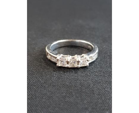 14 CARAT WHITE GOLD 9 STONE DIAMOND RING